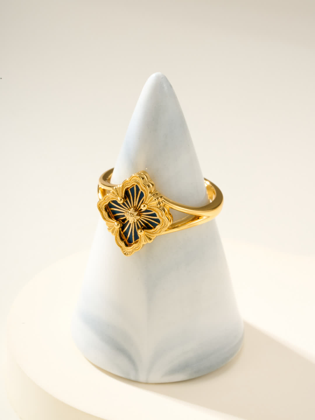 Buccellati Van Cleef & Arpels Vintage Alhambra Ring